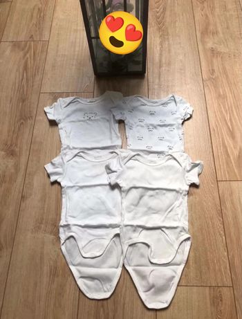 Lot 4 bodies MC 9mois Primark