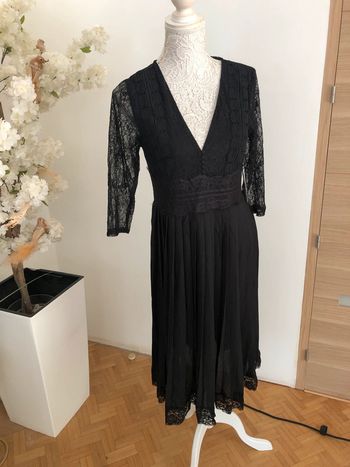 Robe en dentelle plissée neuve Zara taille M