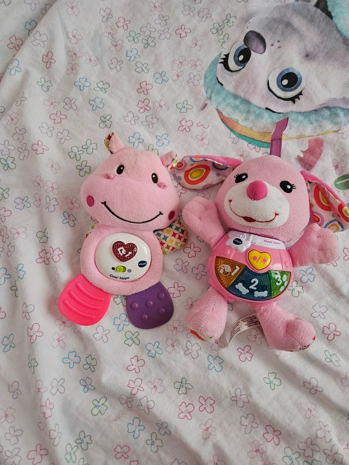 Peluches interactives croc hippo et chant toutou