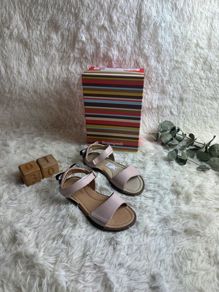 Paire de sandales rose Romagnoli taille 30