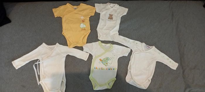 Lots vêtements 0/1mois - photo numéro 2