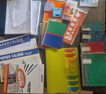 Lot de fournitures scolaires