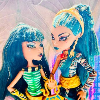 lot de 2 poupées Monster High de la marque Mattel, de la vague School's Out Wave 2 et de la vague Basic Wave 3.