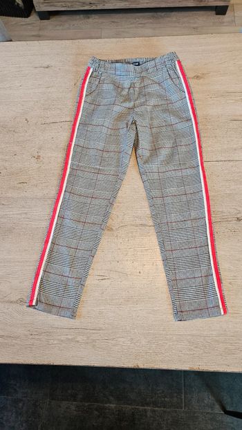 Pantalon élastique à carreaux gris/noir/blanc/rouge, Kiabi, 8 ans, neuf