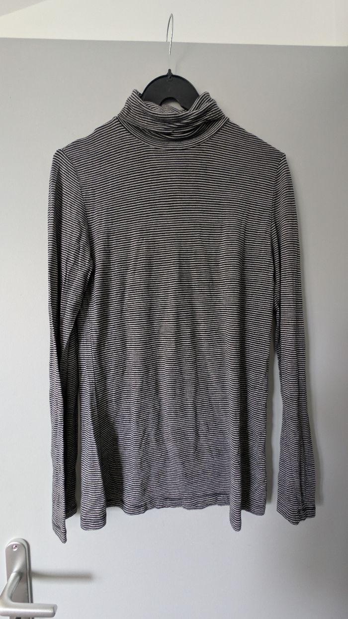 Col roulé à rayures