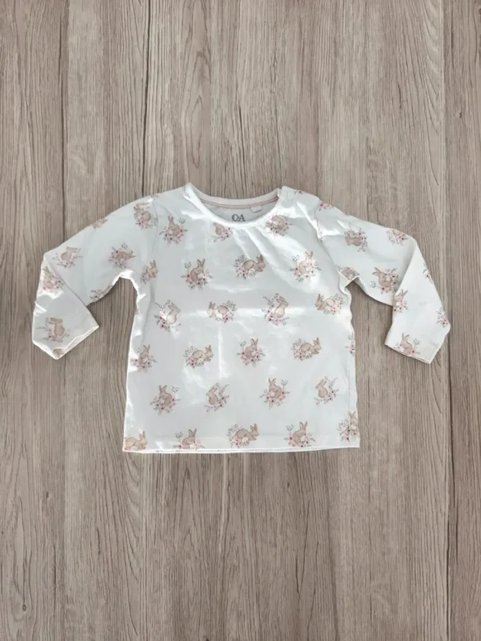 T-shirt blanc avec petits lapins