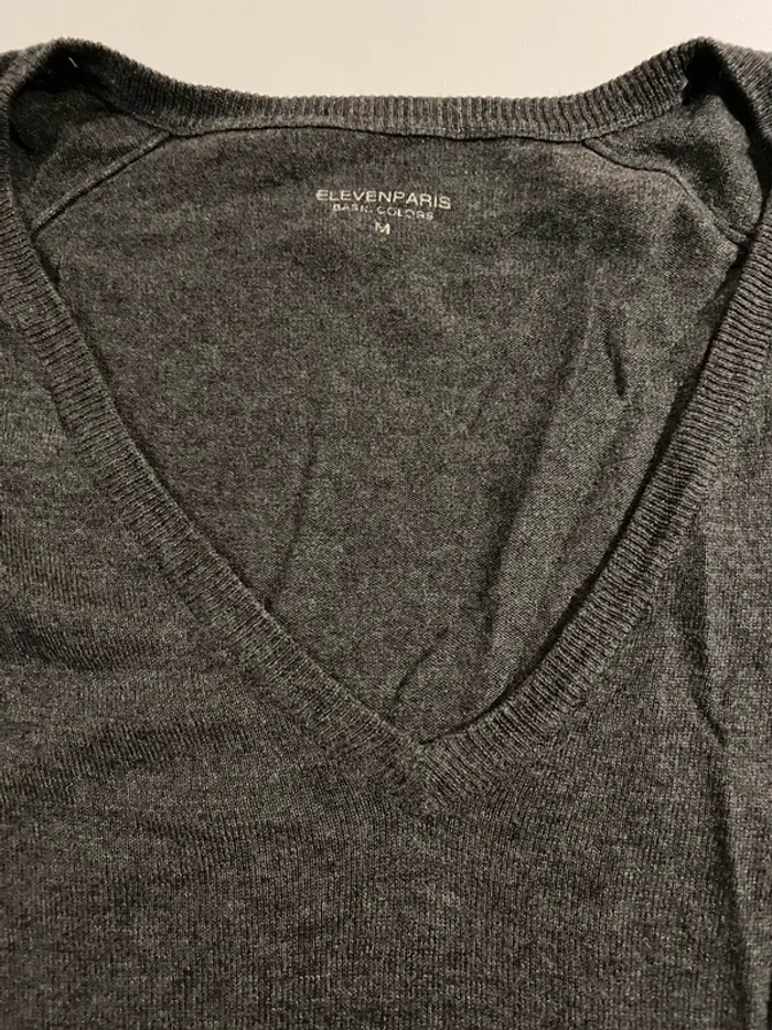 Pull col v gris eleven Paris - photo numéro 2
