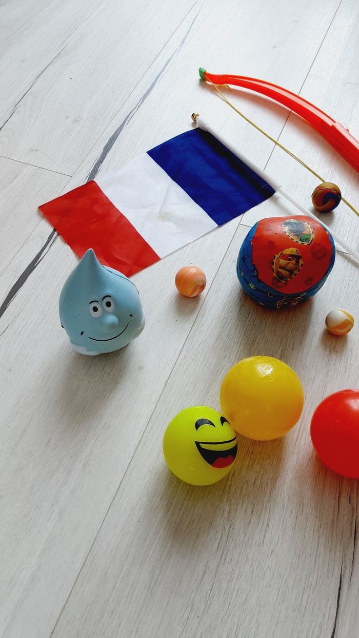 Lot de 12 jouets divers balles boules - photo numéro 2