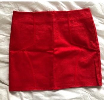 Petite jupe rouge naf naf taille 36 neuve avec étiquettes