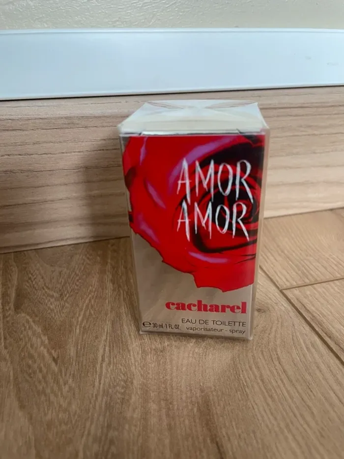Amor Amor Cacharel