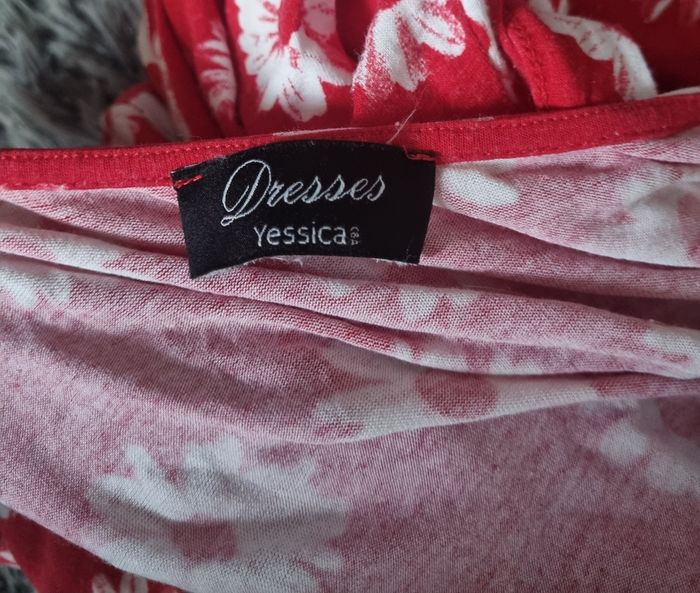 Robe rouge à fleurs taille 40 - photo numéro 3