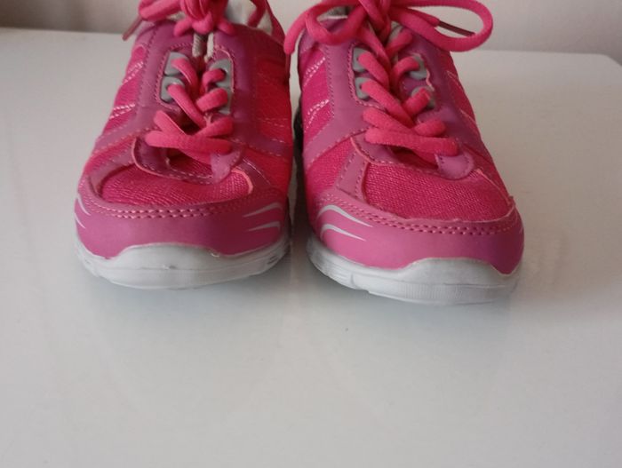 Baskets P31 . Avec lacets  . Tissu rose  et semelles extérieures grises . Parfait état . - photo numéro 4