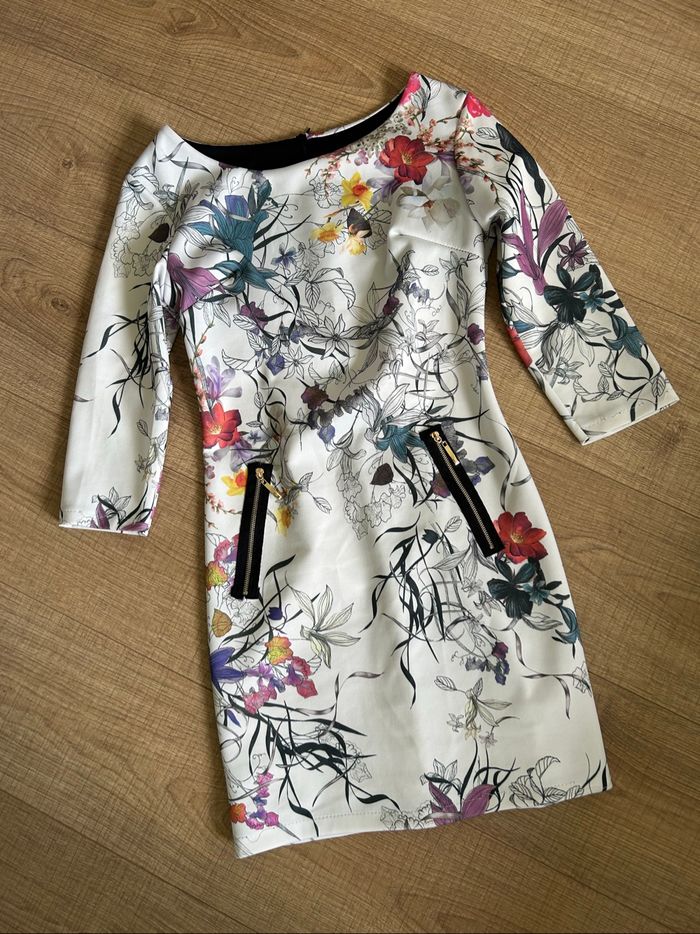 Robe courte blanche et fleurie taille S TBE - photo numéro 7