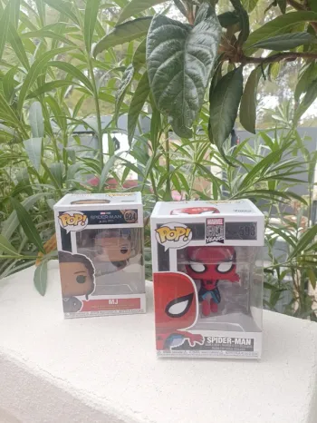 Lot de 2 Funko pop Marvel "spiderman"