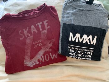 2 tee shirts
