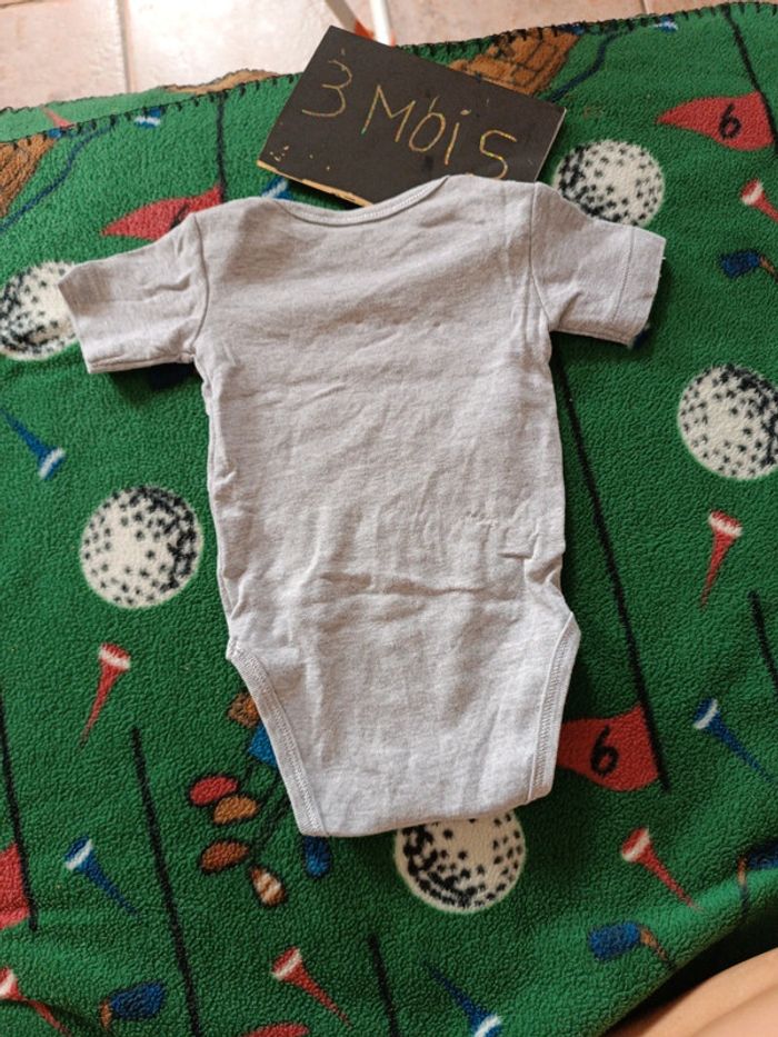 Body garçon 3 MOIS - photo numéro 2