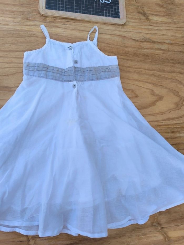 Belle robe taille 3 ans en bon état - photo numéro 3