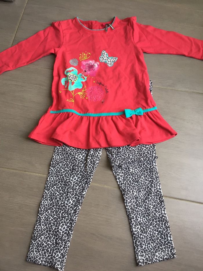 Ensemble 23 mois neuf jamais porté