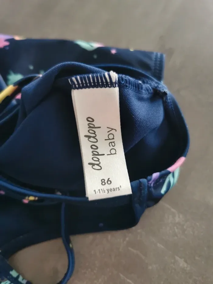 Maillot de bain bébé fille 12/18 mois comme neuf - photo numéro 2