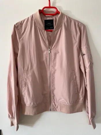 Bombers fin rose