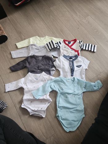 Lot de 7 bodies bebe 1mois