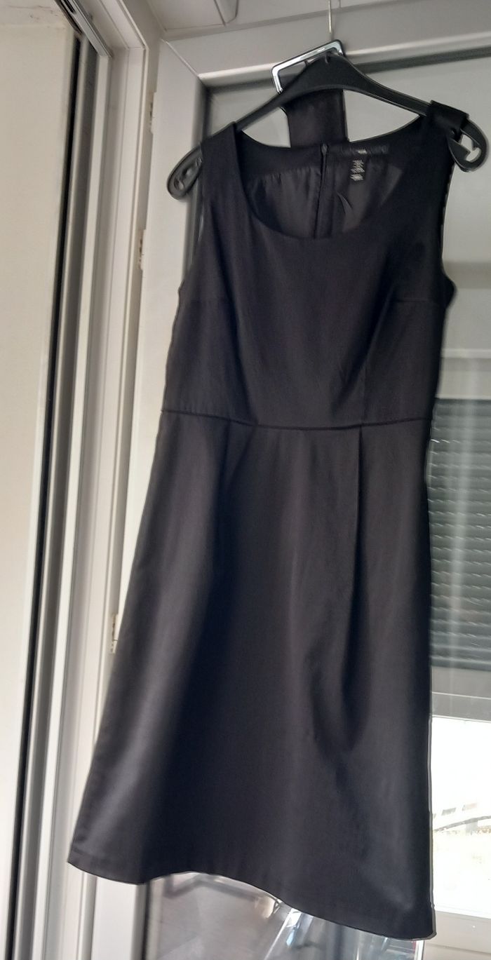 Robe noire - photo numéro 2