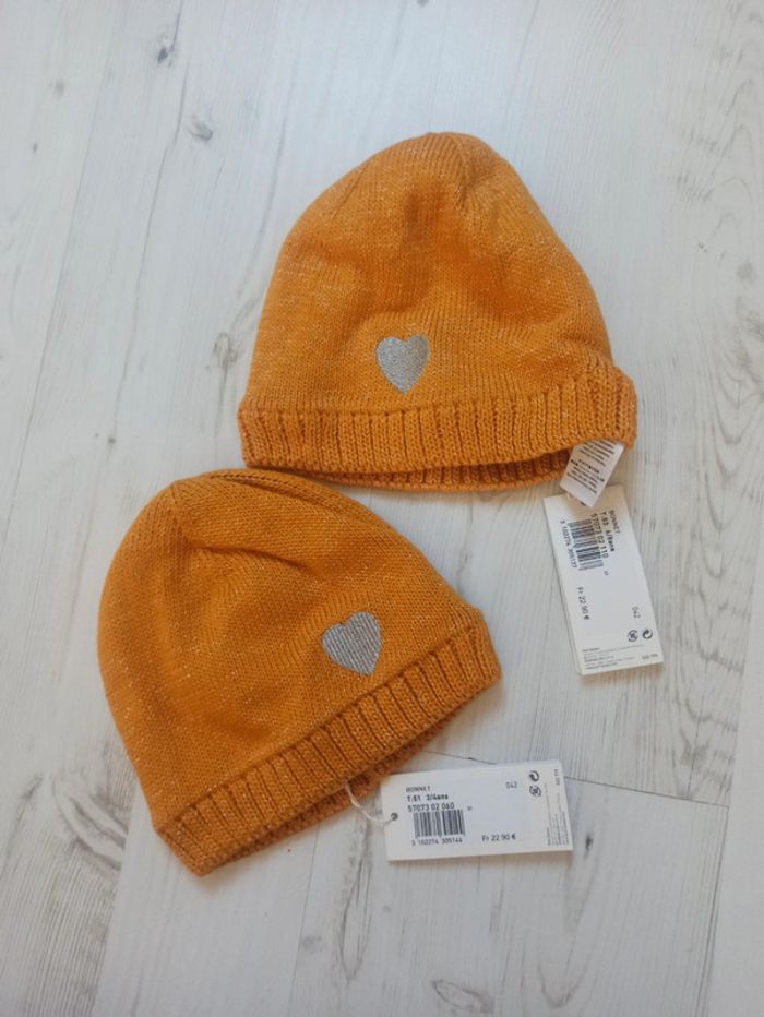 Lot Bonnet / neuf avec étiquettes