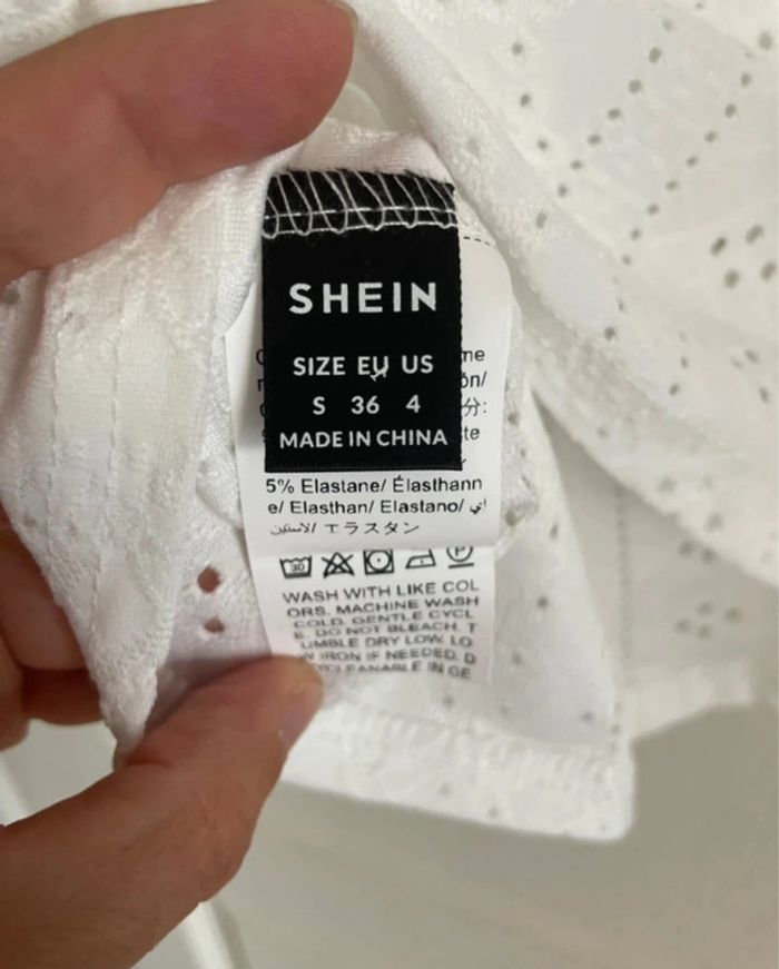 Top blanc brodé avec dentelle – Shein – Taille S (36) - photo numéro 4