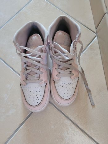 Chaussures Jordan 4 roses