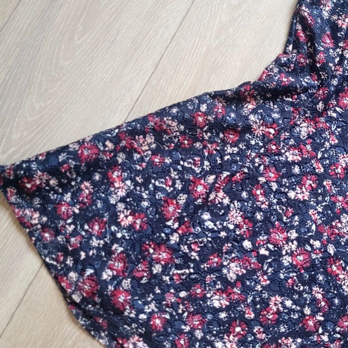 Très jolie robe fine mais doublée,multicolore. Fille 8/9 ans. Marque Primark - photo numéro 2