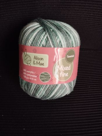 * 1 pelote verts blanc Mixed fine par Alison & Mae