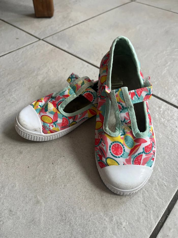 Paire de sandalettes fruits et couleurs pointure 29