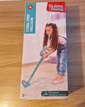 Jouet enfant aspirateur balai  , encore emballé  , Vacuum