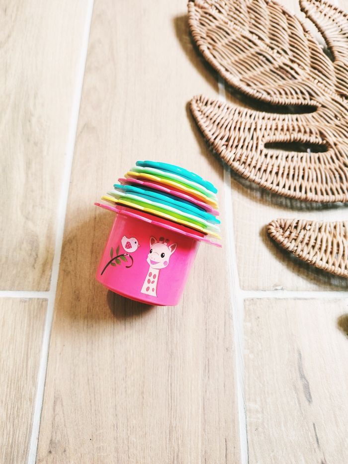 🦒Lot 8 Plots/ gobelets en plastique à emboîter dessins animaux et numéros marque Sophie la Girafe