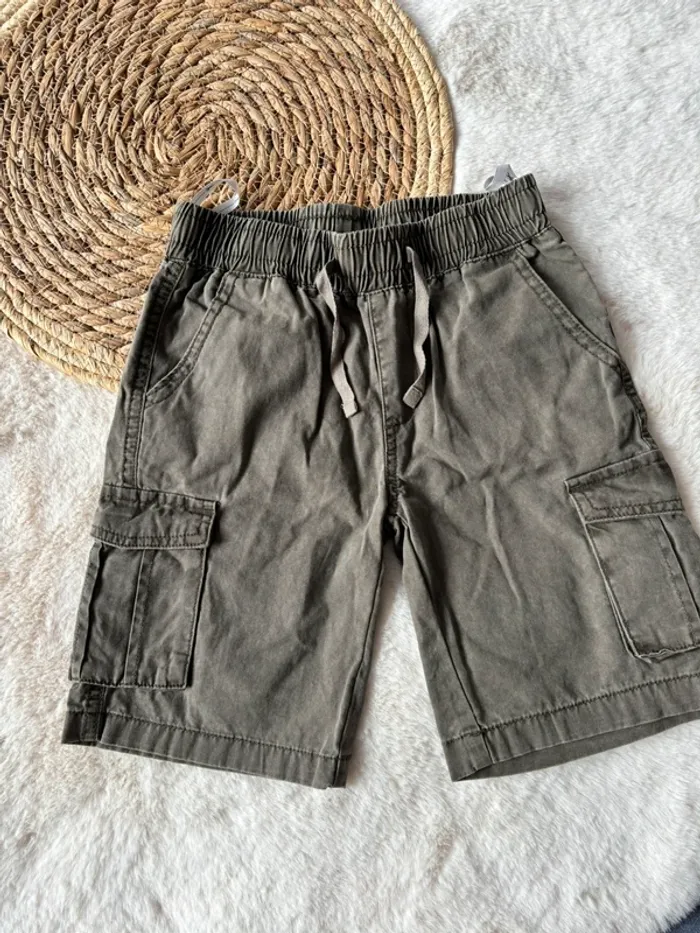 Short kaki