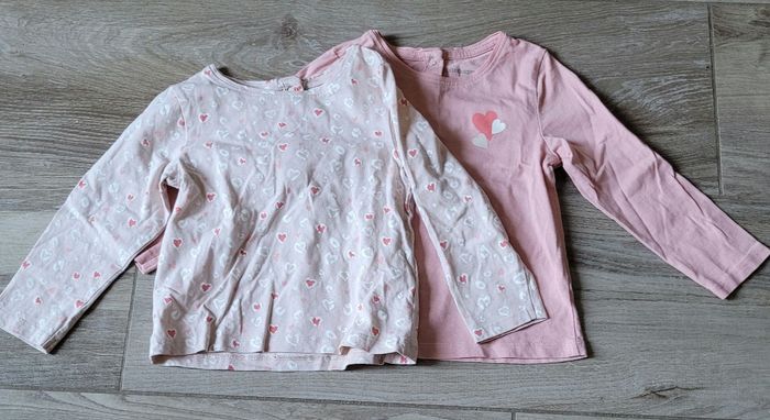 Lot de 2 t-shirts manches longues  à cœurs taille 36 mois