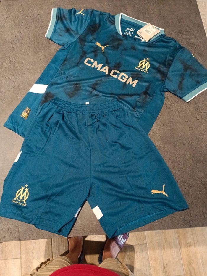 Tenue foot olympique de Marseille bleu. T.28