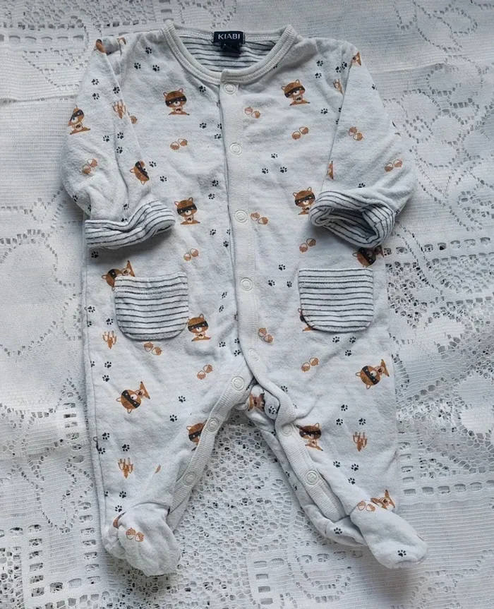Grenouillère blanc imprimé - douceur et chaleur, Kiabi, en bon état, taille 1 mois