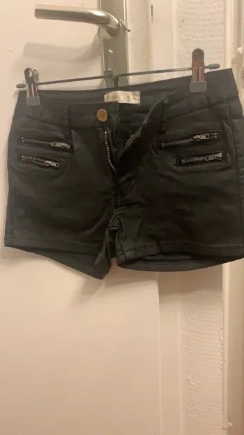 Short faux cuir