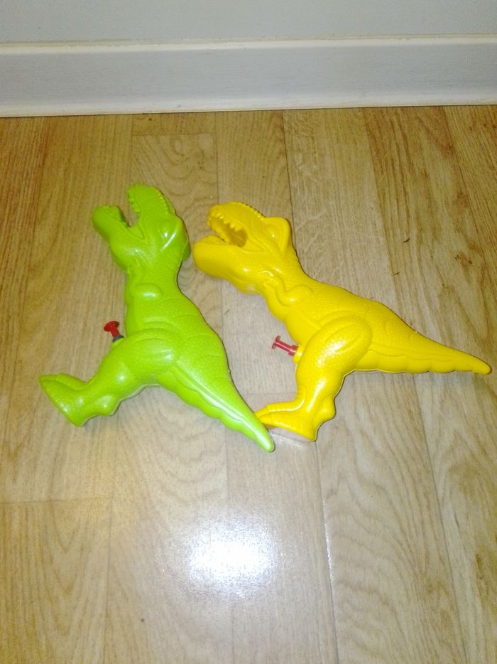 Pistolet à eau - photo numéro 1