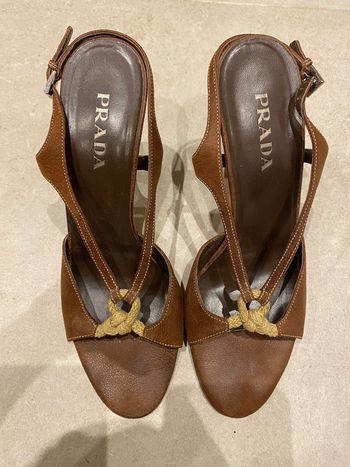 Sandales Prada à talons en cuir marron