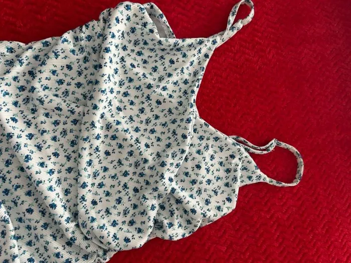 Robe plissé moulante blanche et bleu - photo numéro 2