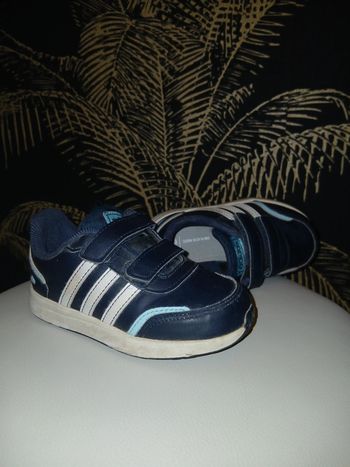💙 Basket Adidas à scratch pointure 25.