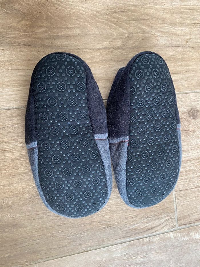 Chaussons isotoner état neuf 31 / 32 - photo numéro 3