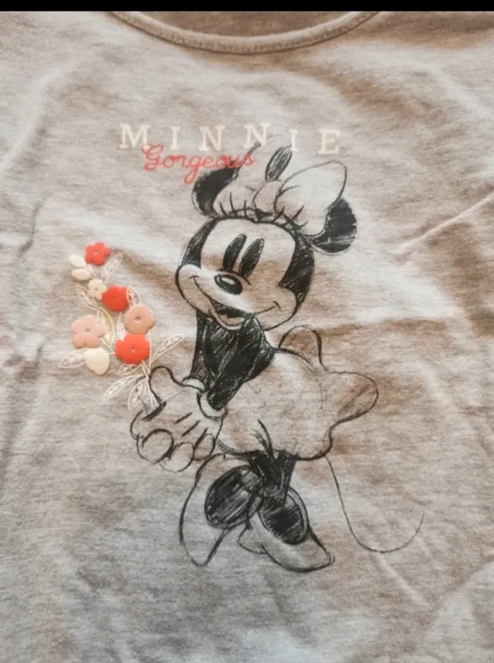 T-shirt marque Disney Minnie Mouse taille 5 ans - photo numéro 2