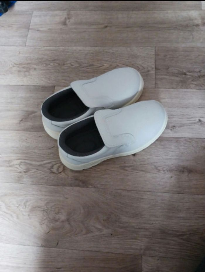 Chaussures antidérapante (pour ASSP ou travail dans le médical)