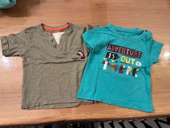 Lot de 2 teeshirt manches courtes taille 9 mois