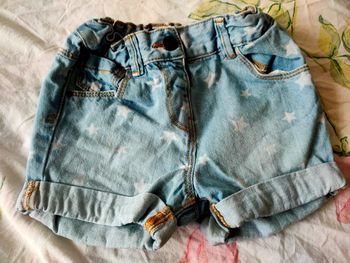 Short en jean avec étoiles 24 mois