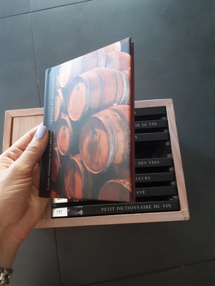 La petite bibliothèque du vin Larousse état neuf - photo numéro 11