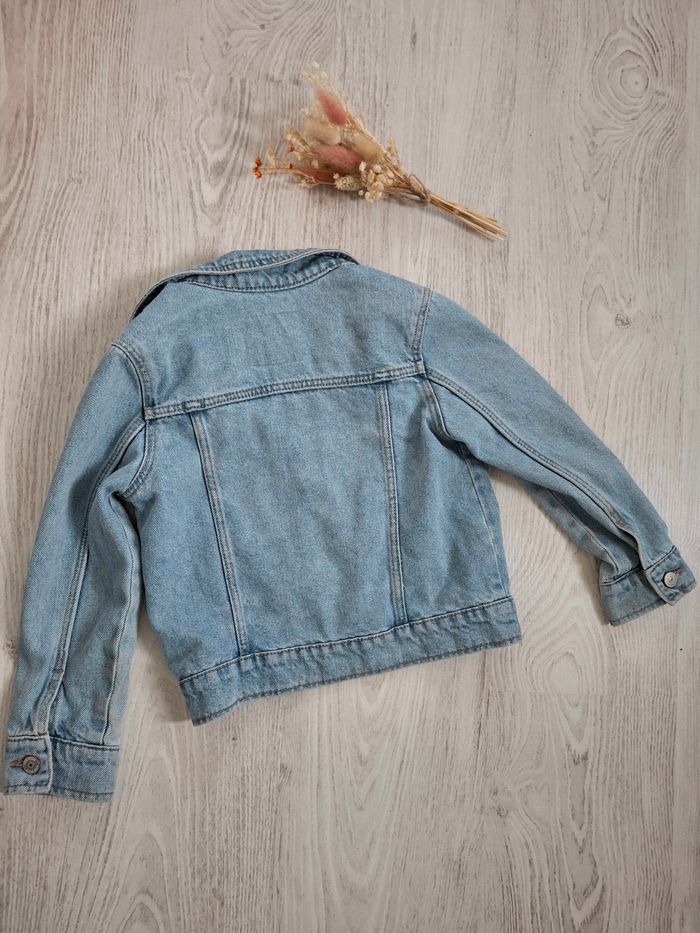 Veste en jean fille bleu clair  Kiabi – 6 ans - photo numéro 5
